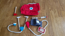 PlanToys Arztkoffer / Doktorkoffer aus Stoff mit medizinischen Geräten aus Holz