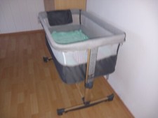 Babybett und Stubenwagen