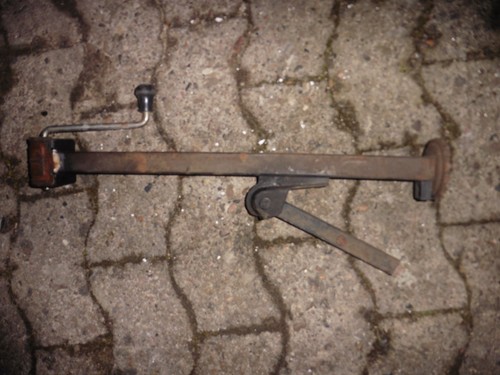 Ein wagenheber für oldtimer - ein,