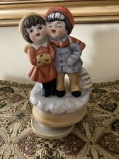 Spieluhr weihnachten mit Melodie , Porzellan Figuren, uralt gebraucht, Liebevoll