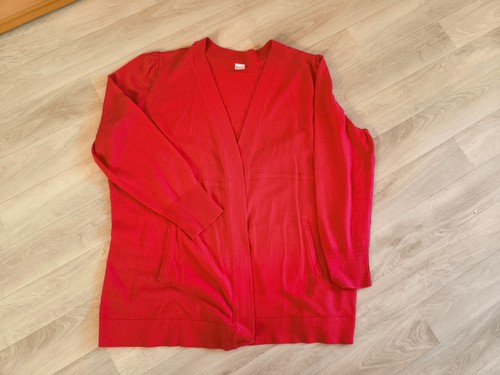 Eine schöne rote strickjacke - rote,