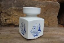 Vase mit Segelschiffen