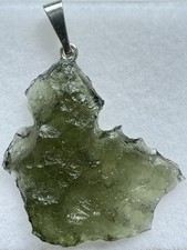 Natürlicher Moldavit Rohstein Anhänger 2,12g. Exklusiver Struktur Location Chlum