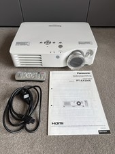 Beamer Panasonic PT-AX200E Netzstecker Fernbedienung Anleitung