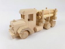 Retro LKW mit Baumstämmen