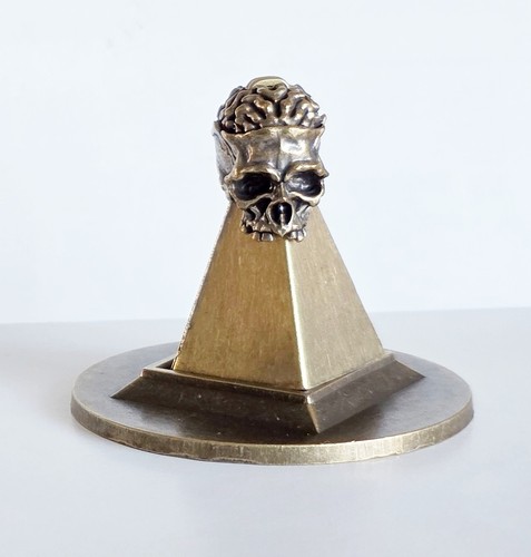 Zombie brain pyramid bead - pyramid,