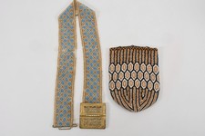 Q15K89- 2x Volkskunst Perlenstickerei Beutel und Gürtel mit Messing Schließe