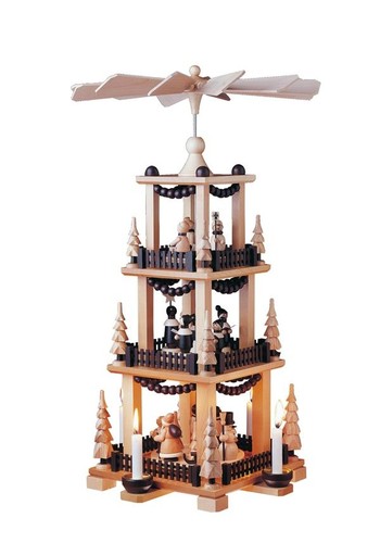 Pyramide mit weihnachtsfiguren - pyramide,