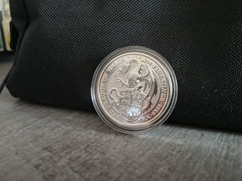 Queens beasts welsh dragon - welsh,