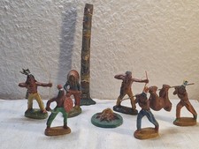 Mehrere Alte Masse Indianer m. Zubehör frühe DDR Zeit Dachbodenfund