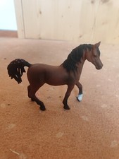 Ein Schleich Pferd in Braun, Es ist ein Hengst und von der Rasse her ein Araba