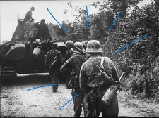 SUPER Repro Foto Deutsche Soldaten in Erbsentarn mit Panther-Panzer  WW2