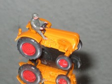 Wiking    : Porsche Traktor  , dezent gesupert