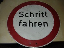 Schritt fahren Verkehrszeichen