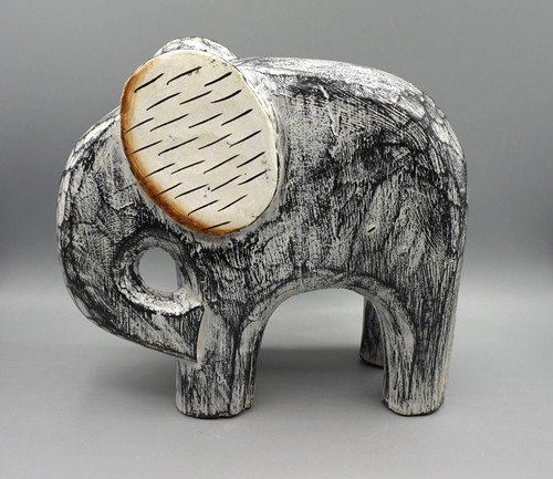 Schöner elefant aus albesia - elefant,