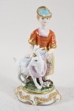 N91B35- Porzellan Figur Frau mit Ziege