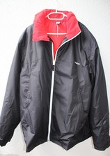 Decathlon Herren Regenjacke mit Kapuze Gr. 2XL Schwarz Rot NEU