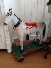 Großes antikes Schaukelpferd