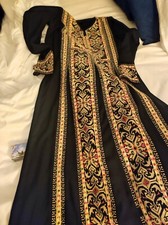orientalischer Eleganz mit diesem authentischen arabischen Jordanischen kleid 