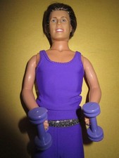 B493)ALTER BRÜNETTER VINTAGE BARBIE KEN MATTEL INDONESIA TOP+HOSE+SCHUHE+HANTELN