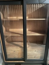 Holzvitrine mit 2 Glastüren