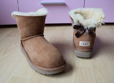 UGG Damen Classic Mini Bailey Bow II Stiefel Rutschfest Winterstiefel EU 37