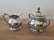 Zuckerdose und milchkännchen - und,