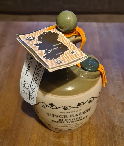 Tullamore dew irish whiskey - tullamore,