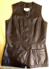 ? Damen-Lederweste, Leder überzogene Knöpfe, schwarz, mit 3 Taschen, Gr. 34.