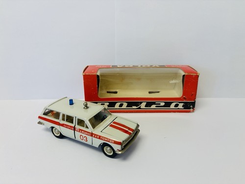 Wolga diecast ambulance - 1:43,