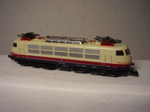 Arnold 2350 spur lok - ,