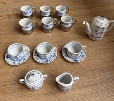 Porzellan Teeservice + 6 Zinnbecher Blau Weiß Krone N Vintage Set 