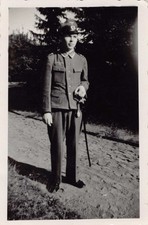 Offizier in Uniform mit Säbel