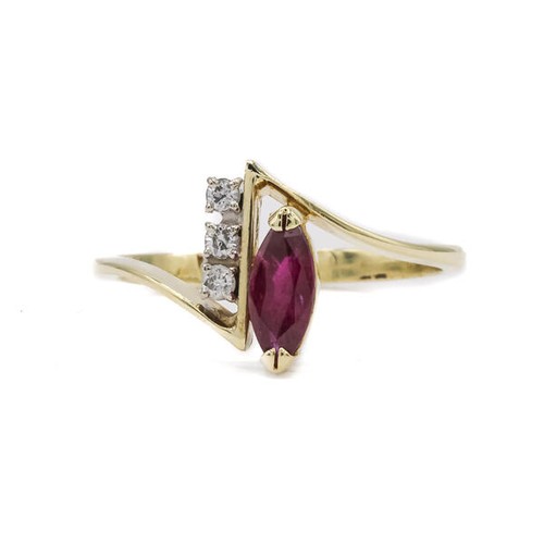 Ring mit rubin - navette, und