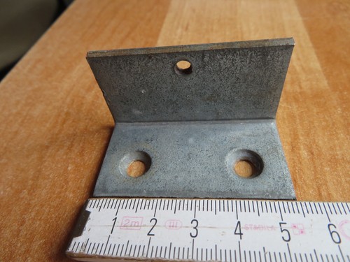 Massiver kleiner eisenwinkel - kleiner,