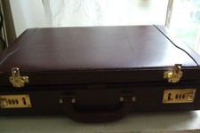 Aktenkoffer mit Zahlenschloß