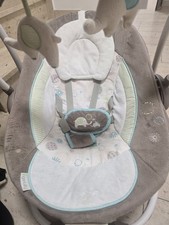 Babywippe Babyschaukel mit Vibrations- und Musikfunktion, Inkl. Spielbogen