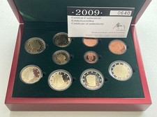 S1-2-M)) Luxemburg, KMS 2009 Proof/PP, mit 2mal 2 Euro Gedenkmünzen, mit Karton