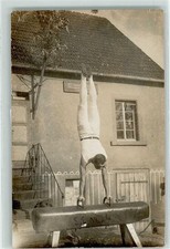 39191308 - Handstand auf dem