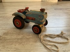 Alter Holztraktor Spielzeug