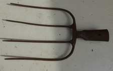 alte 4 Zinken Mistgabel ? Forke Eisen Federstahl HEUGABEL HARPUNE GERÄT BAUER.