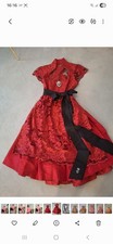 Rotes Seidensatin Dirndl mit