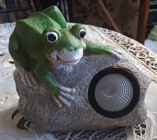 Solarlampe Garten Deko,Frosch auf Stein, Teich Deko