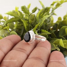 Schwarzer Onyx Stein