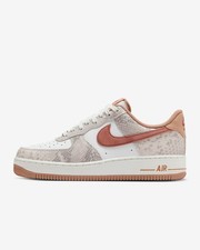 Nike Air Force 1 07 LV8 Gr 43