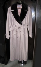 Langer Damen- Trenchcoat  mit Pelzkragen, beige, Größe 40