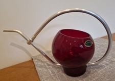 Ausgfallene rote Vintage Gießkanne. Von Poschinger Glass, signiert, Glas/Alu 