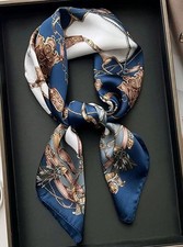 Eleganter Schal im seidigen