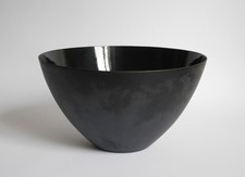 große Krenit Schale schwarz Emaille Herbert Krenchel dänisches Design midcentury