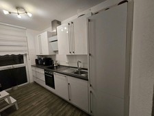 Moderne Einbauküche mit Herd, Ofen, Kühlschrank – 4 Jahre alt, top Zustand